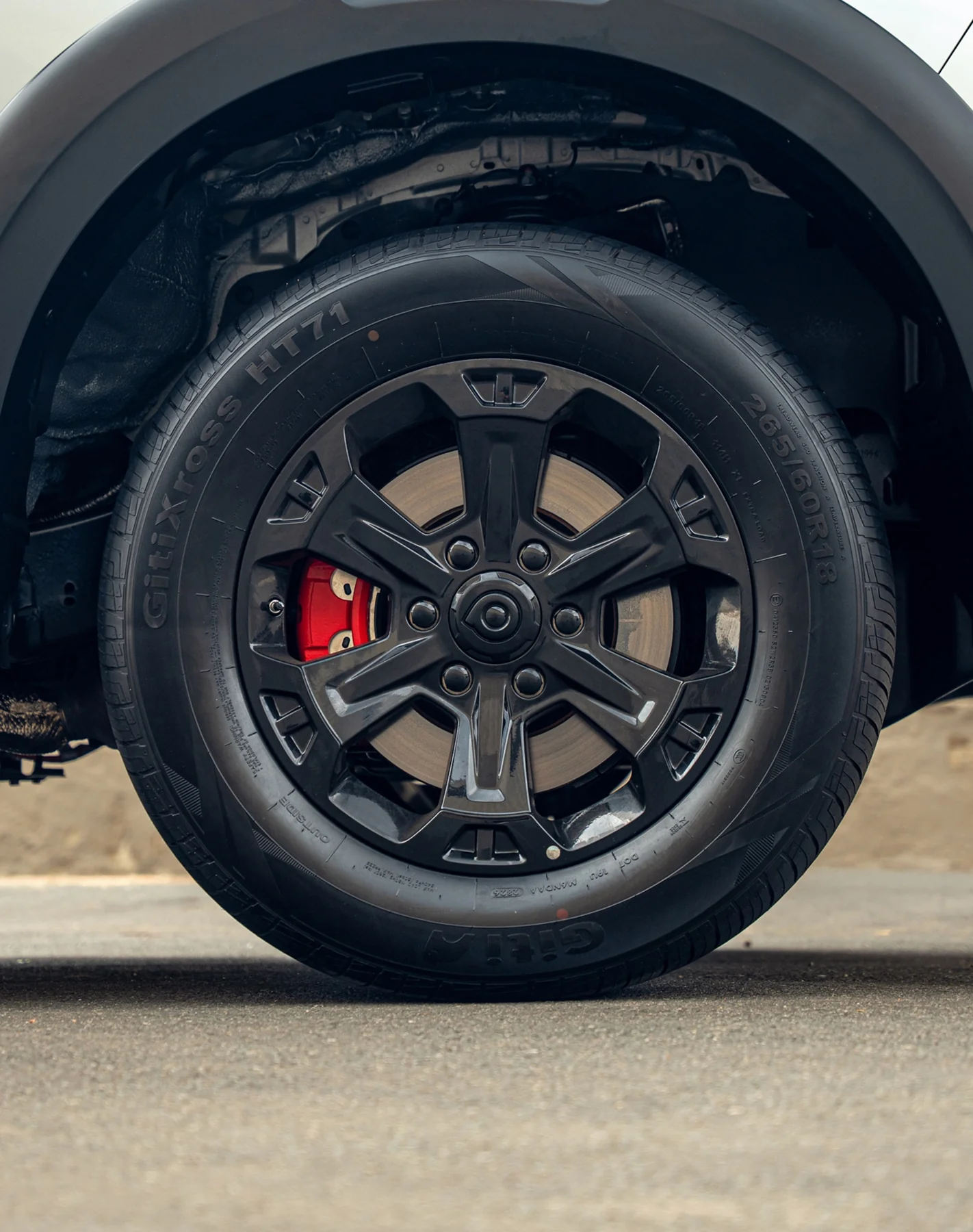 18-inch wheels and red brake callipers